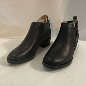 NIB!! Hush Puppies Women's Hadley Side Zip Ankle Boot, Black, Sz 7 W